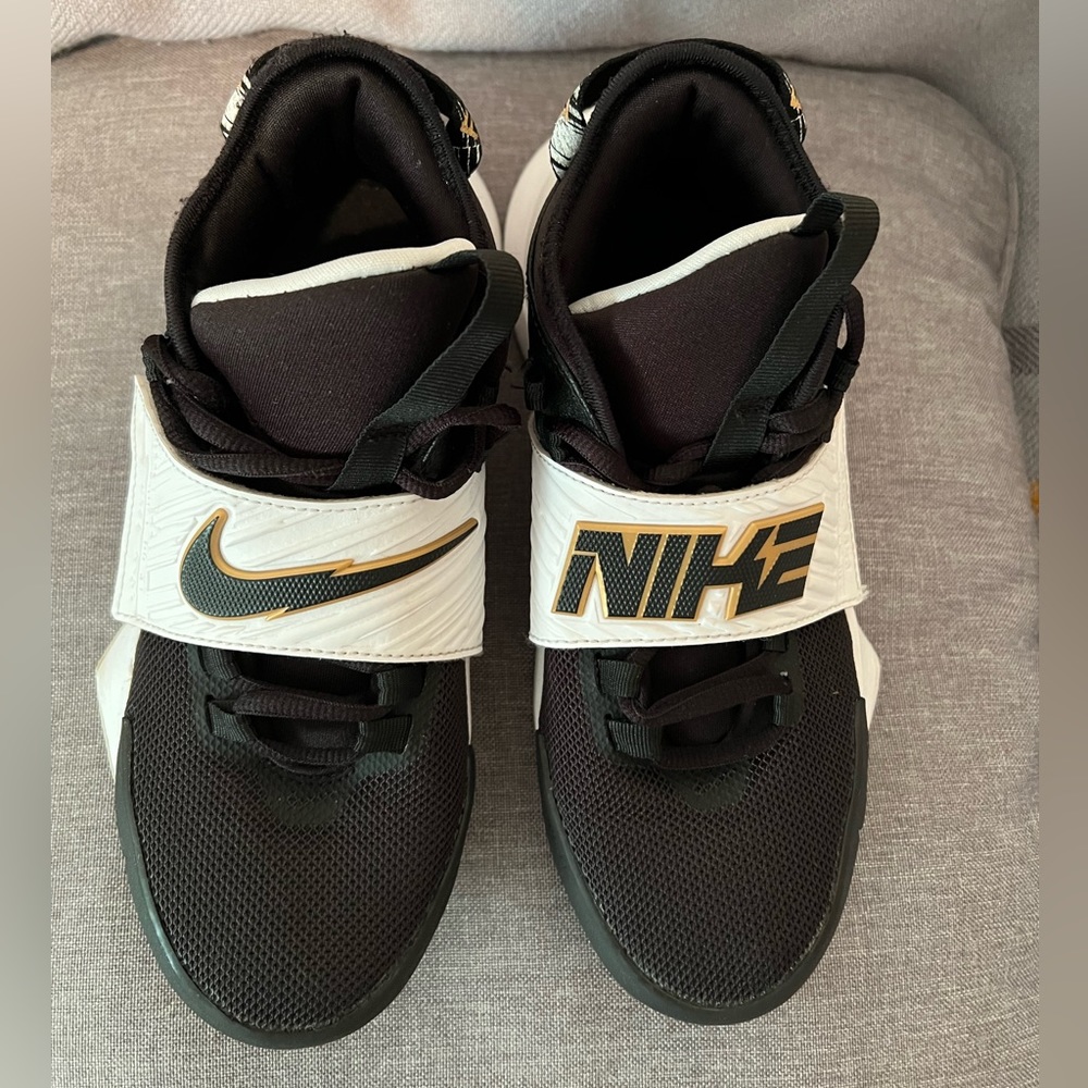 Nike Boys Future Court 3 CT2866-006 Black Basketball Sneakers Sz  4Y